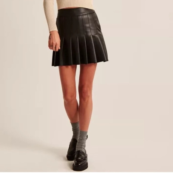 Abercrombie & Fitch Dresses & Skirts - Abercrombie & Fitch vegan leather black pleated preppy mini skirt women XS / W26